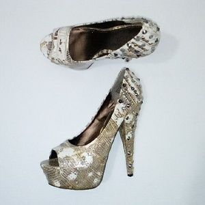Dereon tan white platform studded high heels
